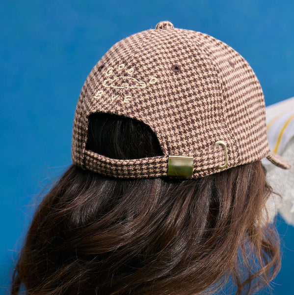 BARELY FUNCTIONAL WOOL CAP - Brown