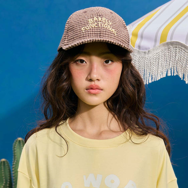 BARELY FUNCTIONAL WOOL CAP - Brown