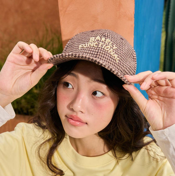 BARELY FUNCTIONAL WOOL CAP - Brown